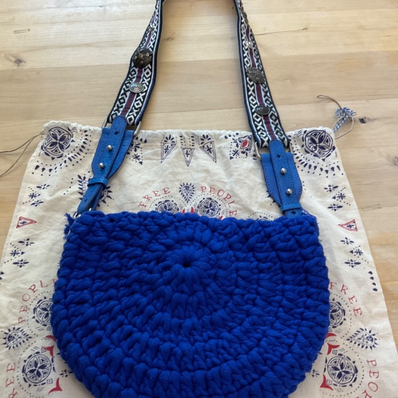 freepeople HALF MOON CROCHET CROSSBODY BAG NWOT - Picture 7 of 7